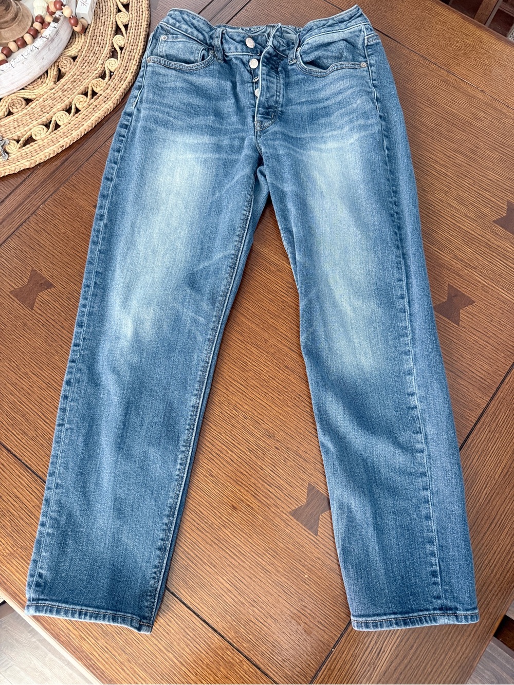 Classic American Eagle High Rise Blue Jeans - Casual Straight Fit- cropped